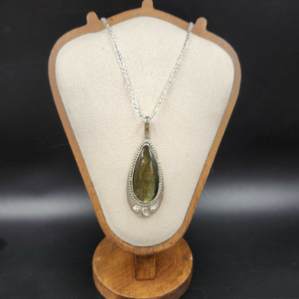 Golden Labradorite Pendant (7)