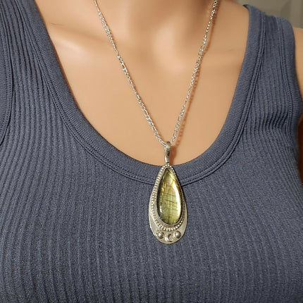 Golden Labradorite Pendant (9)