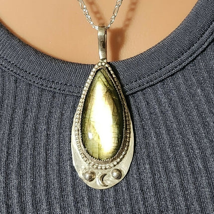 Golden Labradorite Pendant (10)