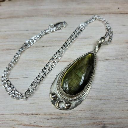 Golden Labradorite Pendant (1)